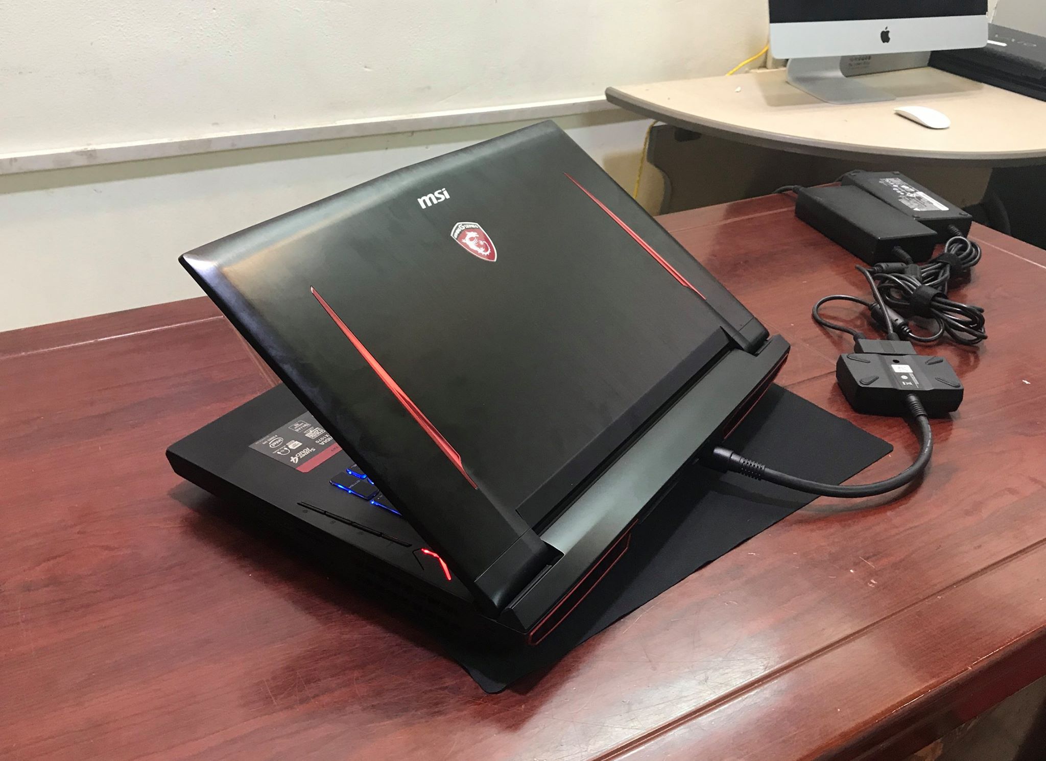 Laptop MSI Gming GT73VR TITAN GTX1070 SLI -6.jpg